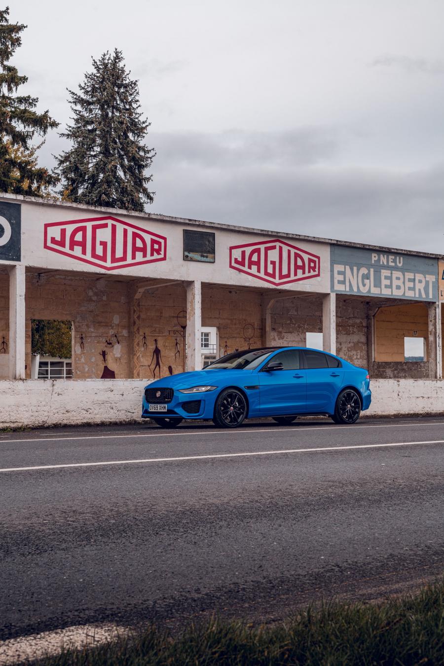  Jaguar XE R-Dynamic Reims Edition 2020 года  (UK) (фото 34 из 84)